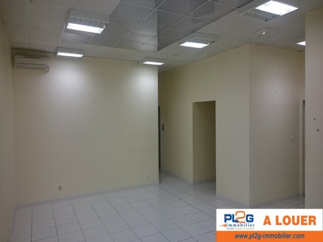 Bureau à louer à Pelissanne avec parking