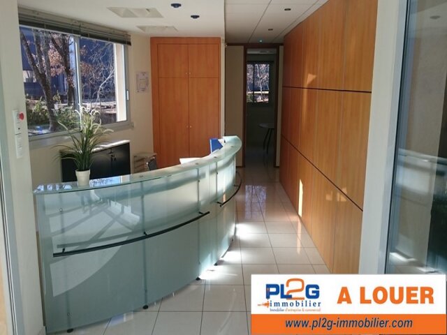 Bureau standing à louer à Rousset avec parking