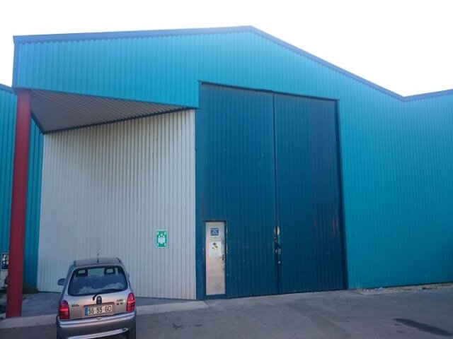 Local d'activité à Martigues avec grande hauteur sous plafond