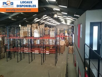 Entrepôt proche de Salon de Provence avec quais