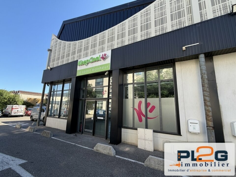 Local commercial 360 m² · à Salon-de-Provence · 360 m² · 5 100 €/mois