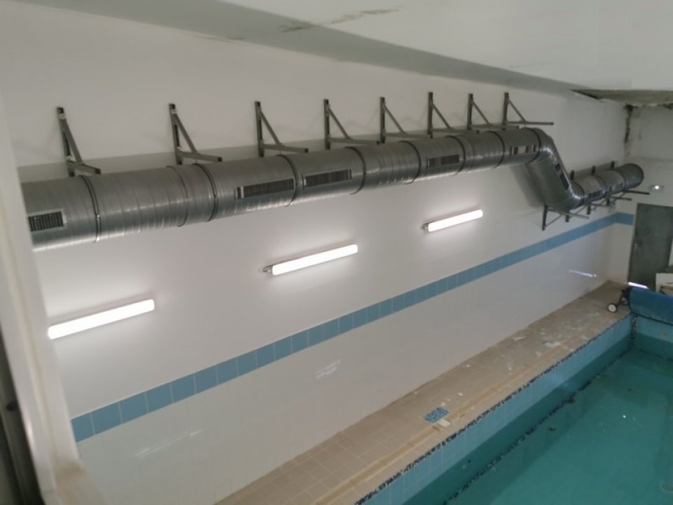 Salle de sport avec piscine disponible à Istres