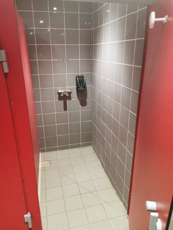 Salle de sport avec piscine disponible à Istres