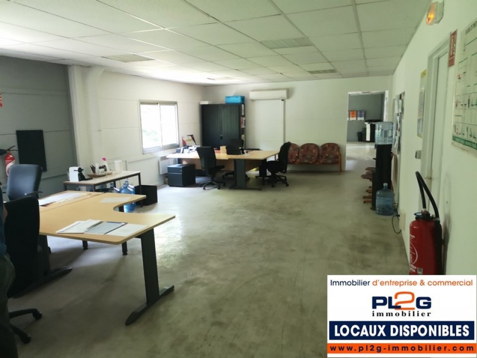 Entrepôt à louer à Marseille avec bureaux