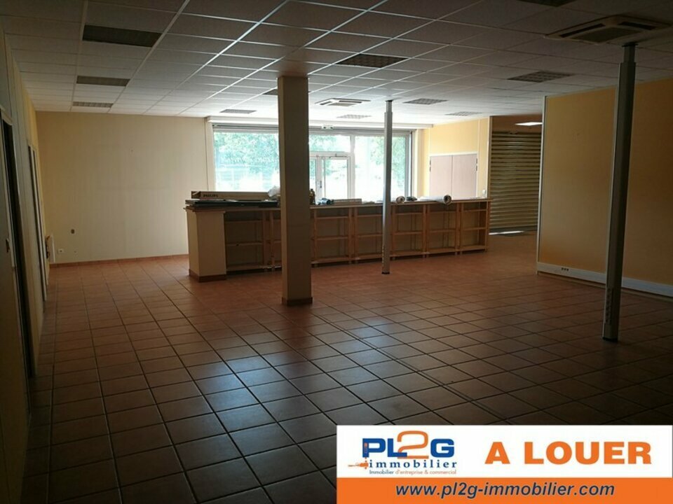 Local commercial à louer à Pertuis avec parking