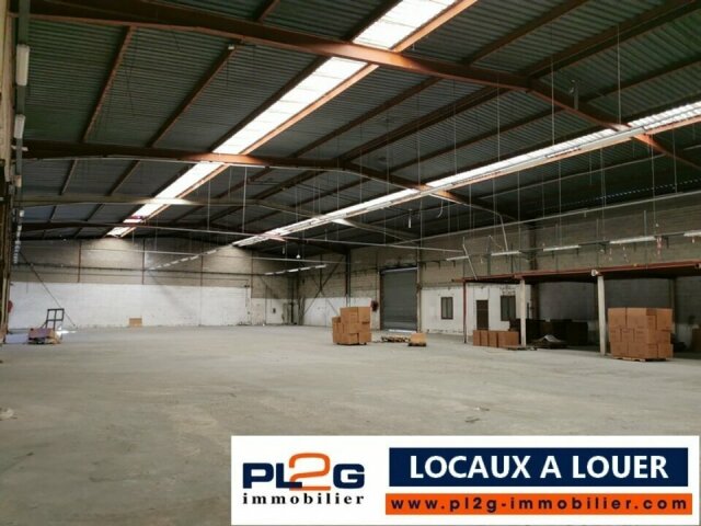 Entrepôt disponible à Gignac avec quais et aire de manoeuvre