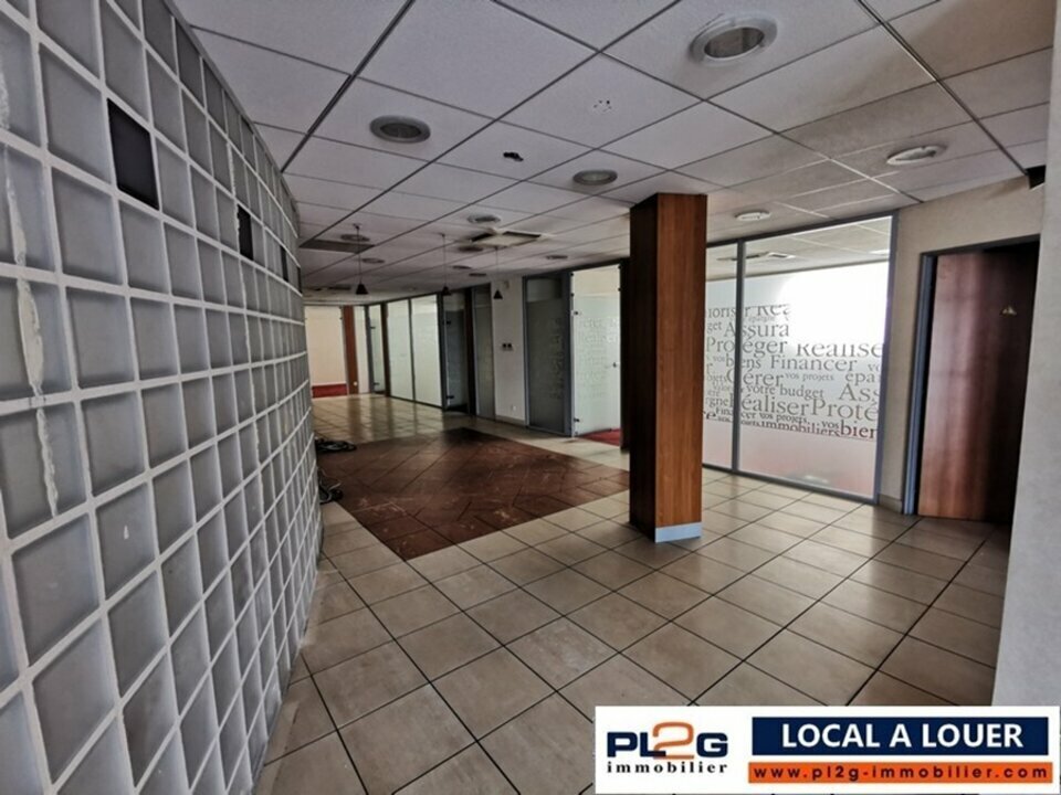 Local commercial à louer à Marseille 13010 accès PMR