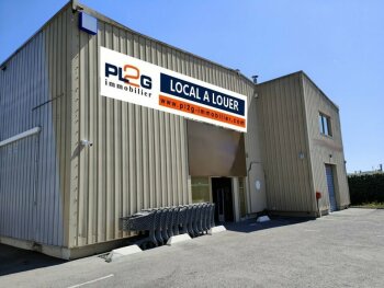 Grand local commercial à louer à Fréjus avec parking