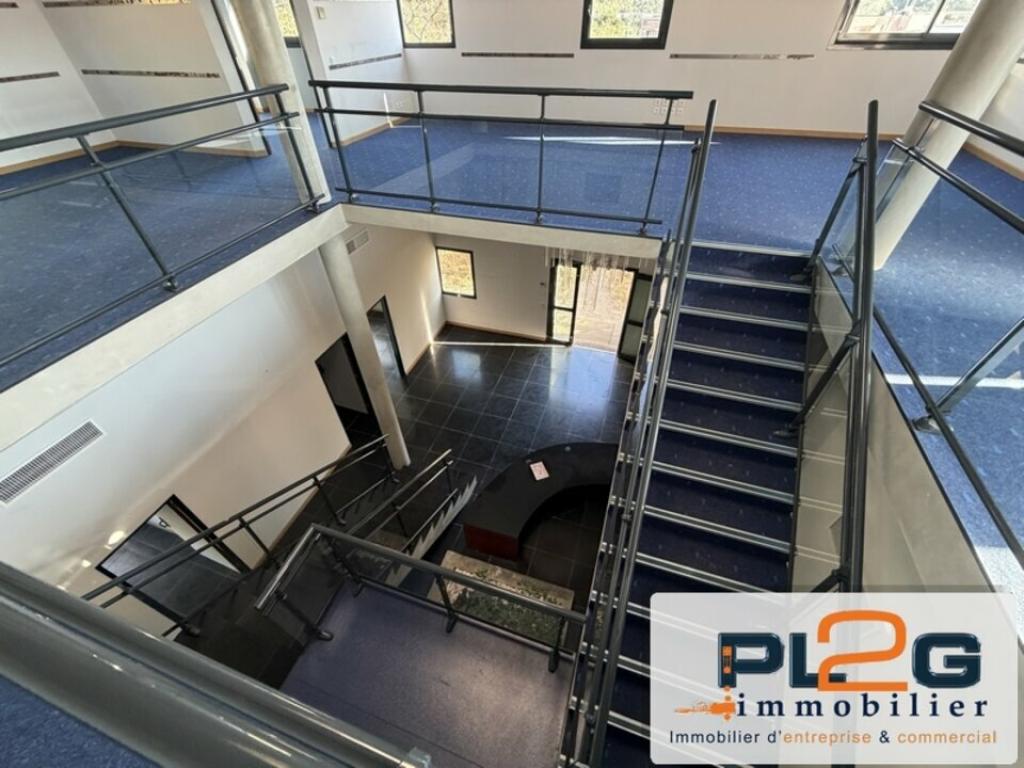 Immeuble de bureaux à vendre à Fréjus 407m²
