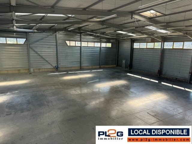 Local d'activité à louer proche salon de Provence 1700m²