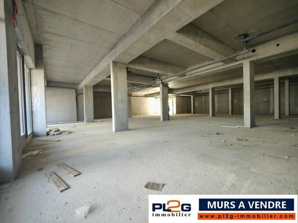 Local commercial à la vente aux Angles dans le Gard