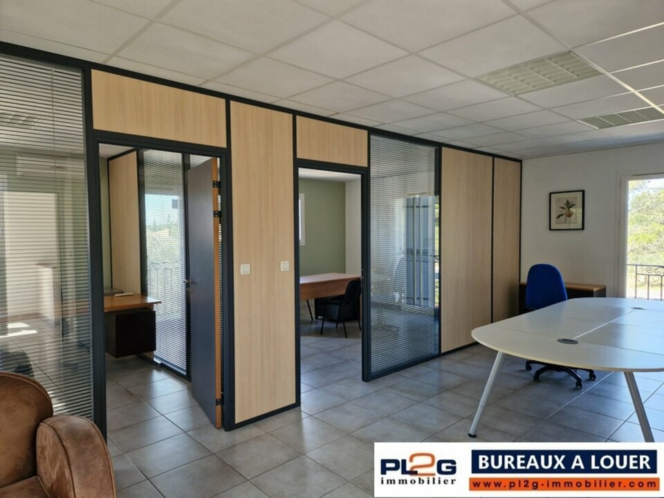 Local commercial 65 m² · à Saint-Chamas · 65 m² · 910 €/mois