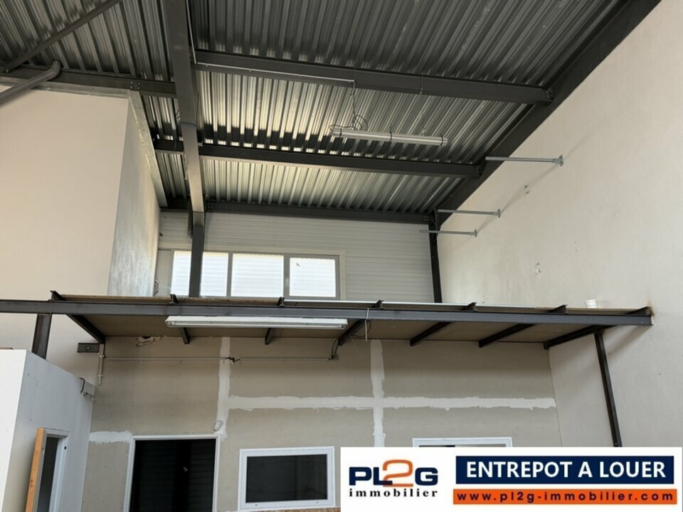 Entrepôt à louer à Fréjus idéal stockage