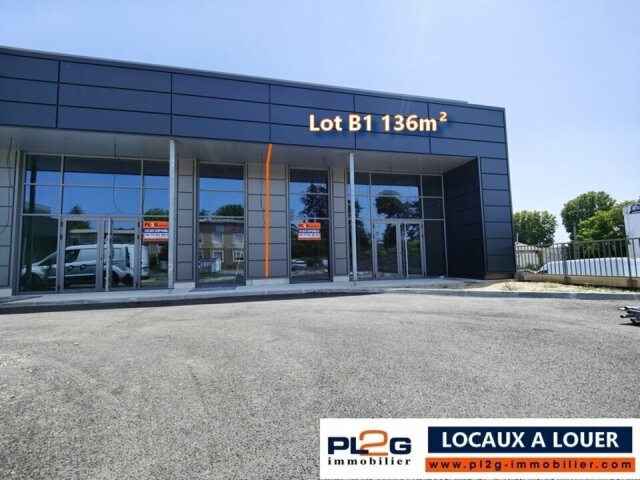 Location local commercial à Manosque en coeur de zone avec parking