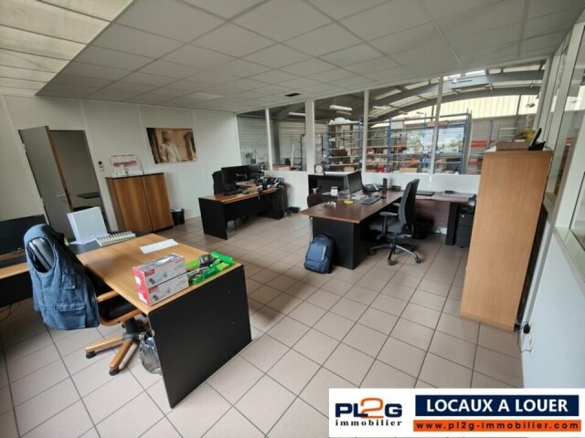 Local d'activité à louer à Salon de Provence avec parking