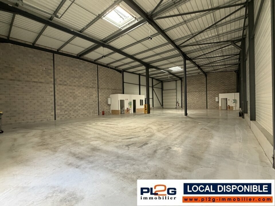 Entrepôt à louer à Signes 435m²