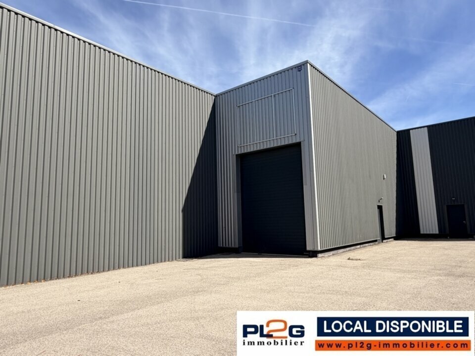 Entrepôt à louer à Signes 435m²