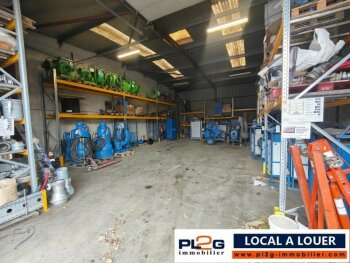 Location entrepôt avec bureaux et parking proche Vitrolles