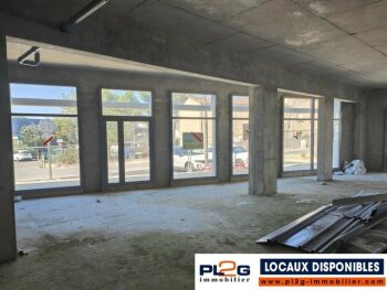 Local neuf à louer dans le Gard aux Angles (30)