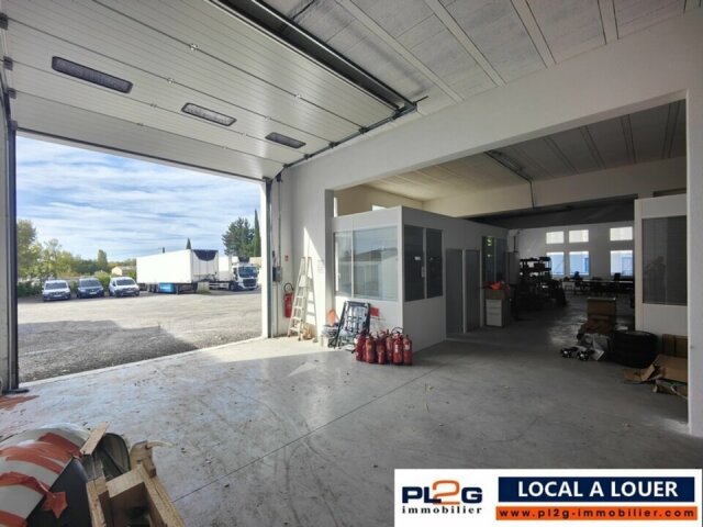 Local d'activité avec terrain à louer à EGUILLES