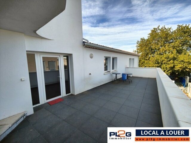 Local d'activité avec terrain à louer à EGUILLES