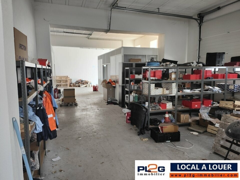 Local d'activité avec terrain à louer à EGUILLES
